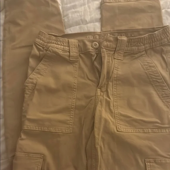American Eagle Tan Cargo Pants - Picture 2 of 5